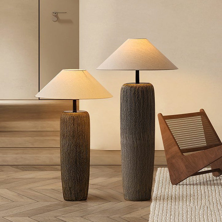 Norvyn Root | Lampada da terra scandinava in legno invecchiato con paralume in tessuto