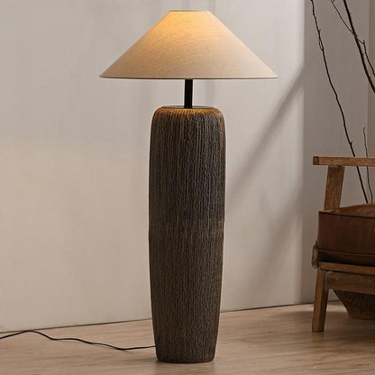 Norvyn Root | Lampada da terra scandinava in legno invecchiato con paralume in tessuto