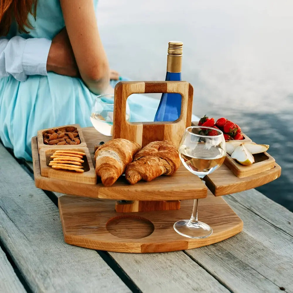 Zorenza | Klappbarer Picknicktisch aus Holz mit Wein- und Snackfächern 1
