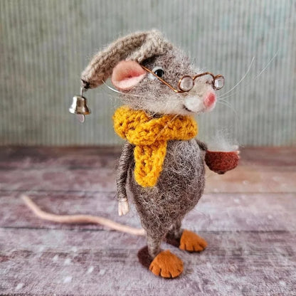 Pipsela | Handgefertigter Weihnachtsanhänger Filzmaus aus Wolle, 7,5 cm