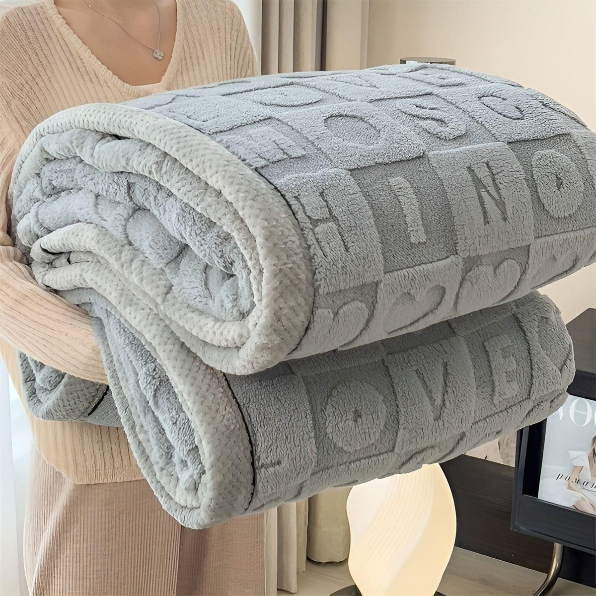 Cordalie | Manta reversible de forro polar coral con estampado de corazones y letras