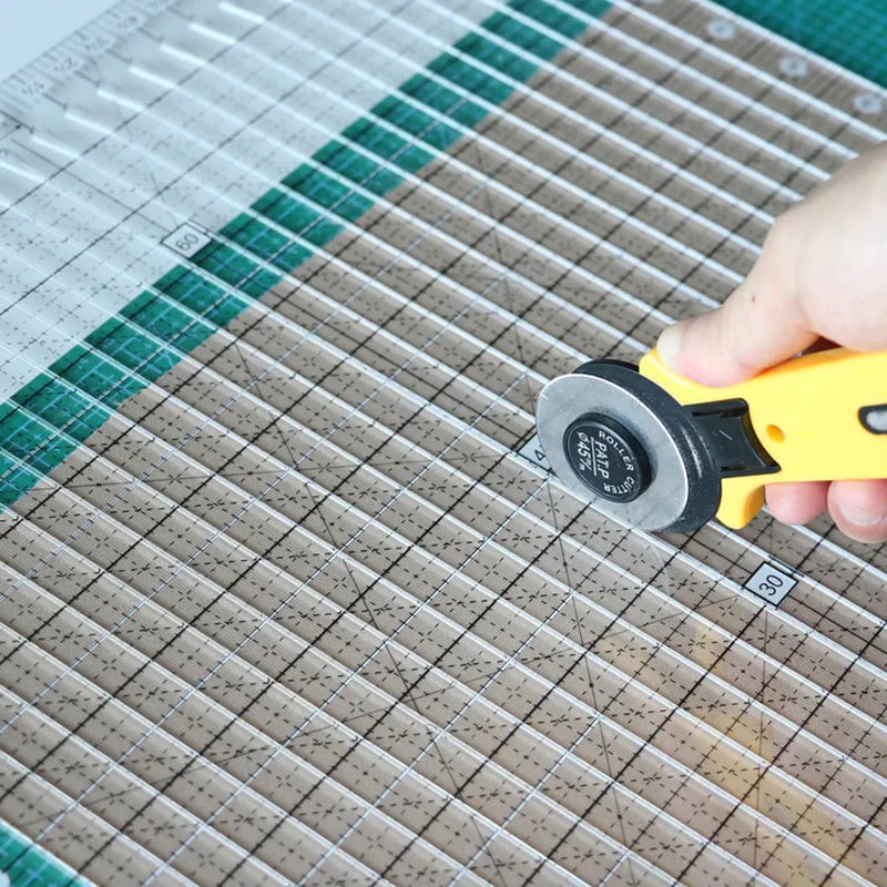 QuiltMate | Righello per patchwork fino a 6 strisce di tessuto, con tappetino da taglio