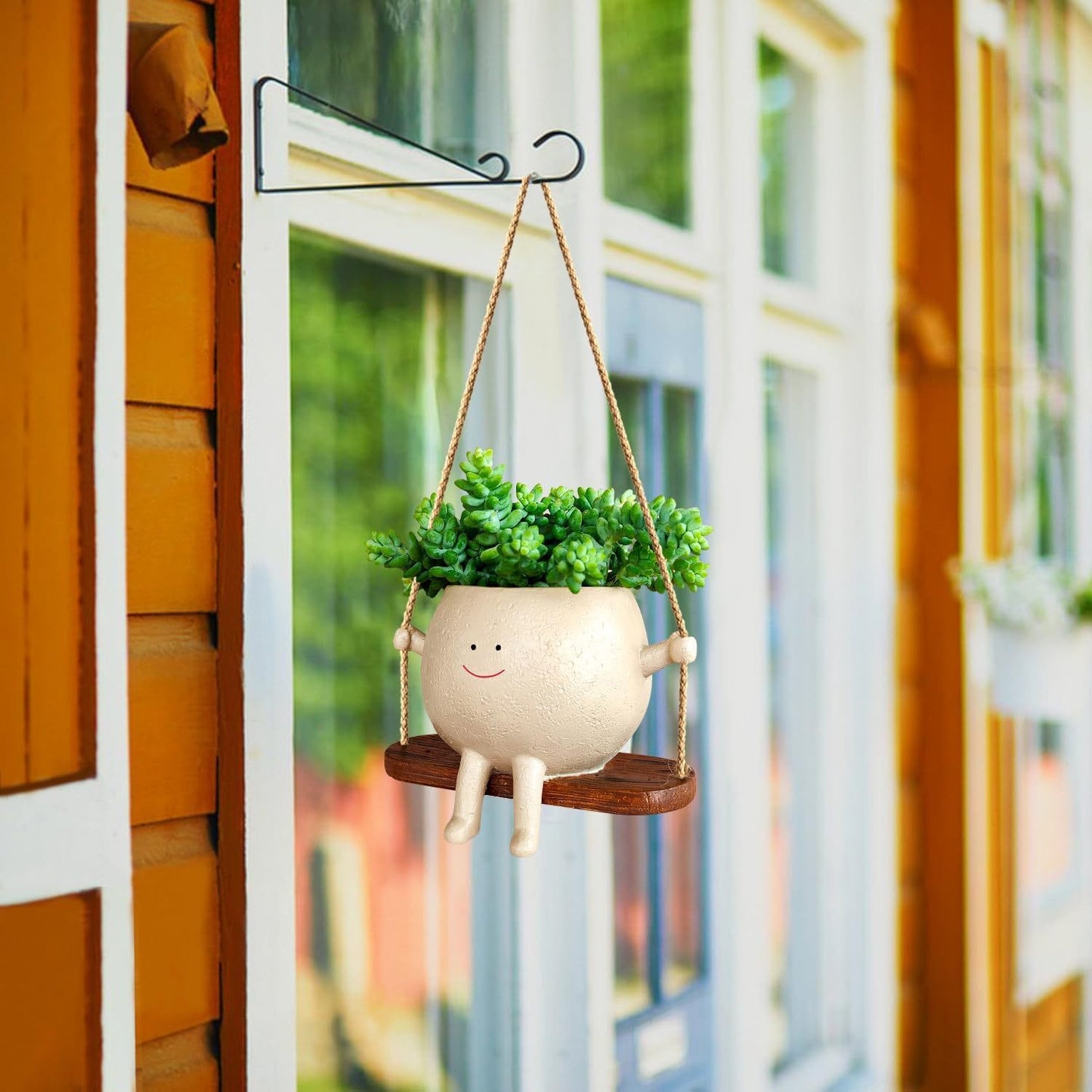 Liva Swing | Vaso sospeso smiley in resina per balcone e giardino