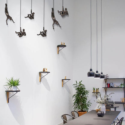 ArtiClimb Wandfigur | Kletternde Skulptur aus Kunstharz