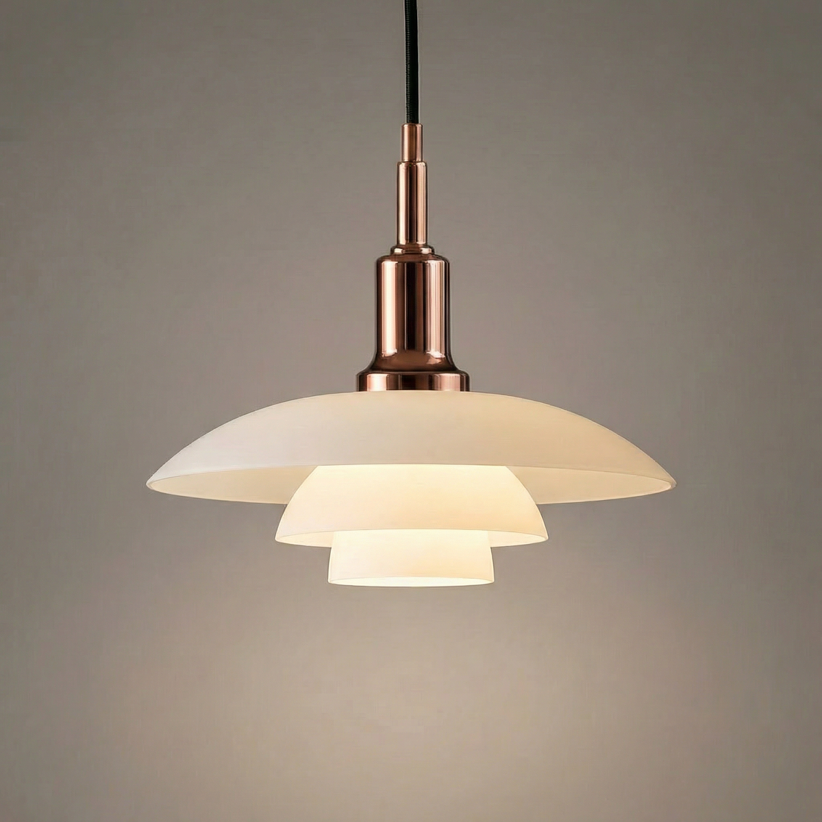 Skavera | Pendelleuchte im dänischen Design aus Glas und Metall, Ø 28,5 cm