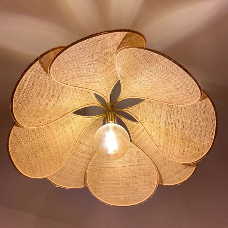 Ela | Lampada a sospensione Japandi a forma di petalo di fiore