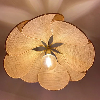 Ela | Lampada a sospensione Japandi a forma di petalo di fiore