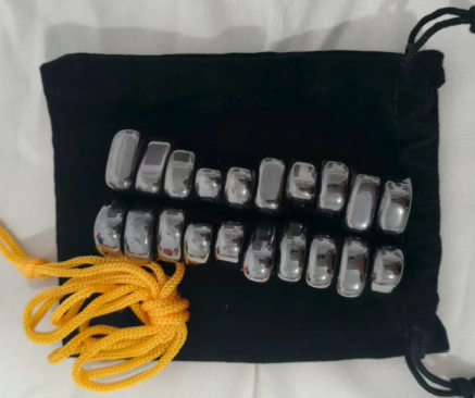 Turmalo | Scacchiera magnetica da viaggio, tavola da 30 × 30 cm con custodia