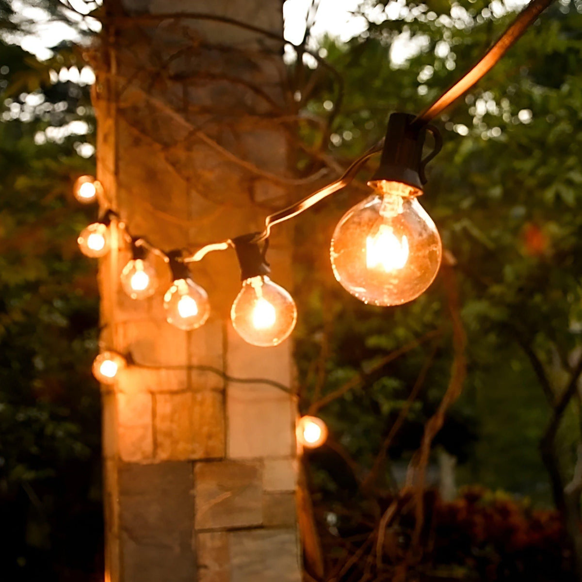 Globelia | Lichterkette außen mit Globus-Lampen, 15 m oder 30 m