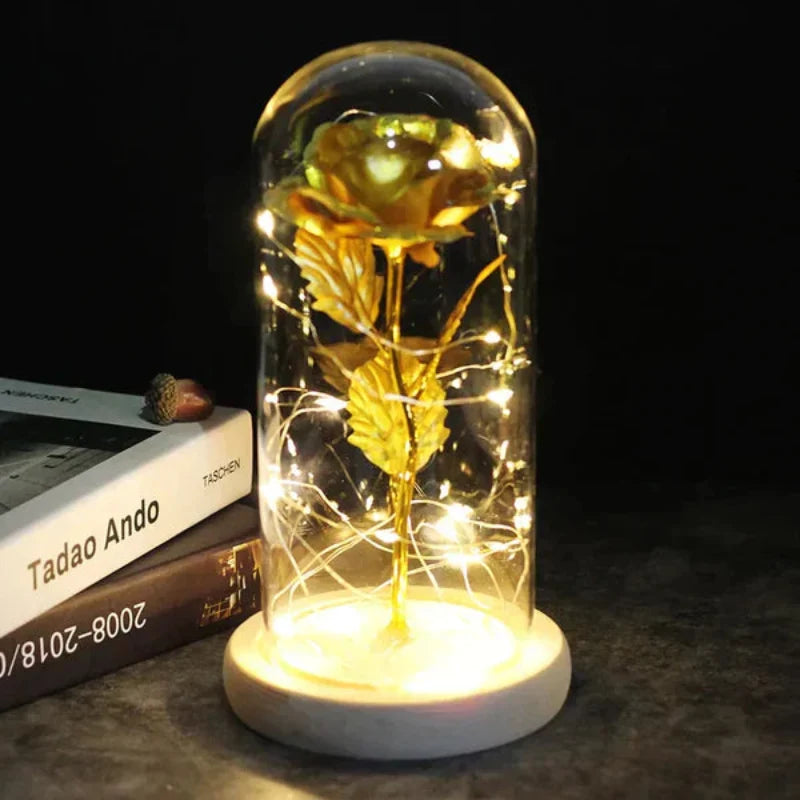 Rosalune | Ewige Rose im Glasdom mit warmweißem LED-Licht und Holzsockel