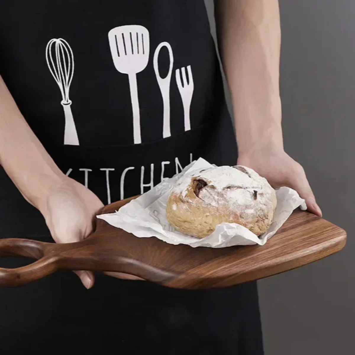 Lignara Zoë | Tagliere in legno di noce con foro per appendere