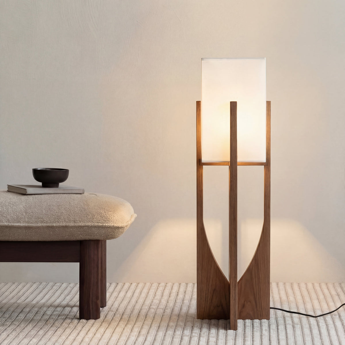Tenvori | Stehlampe mit Stoffschirm und Holzfuß im Wabi-Sabi-Stil, E27