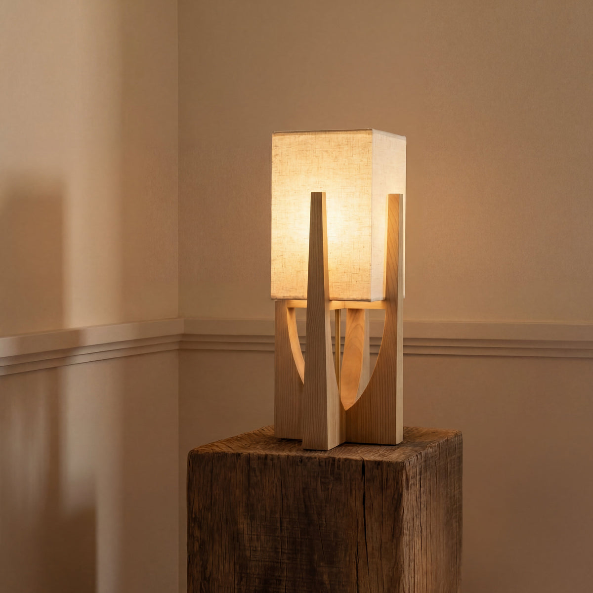 Tenvori | Stehlampe mit Stoffschirm und Holzfuß im Wabi-Sabi-Stil, E27