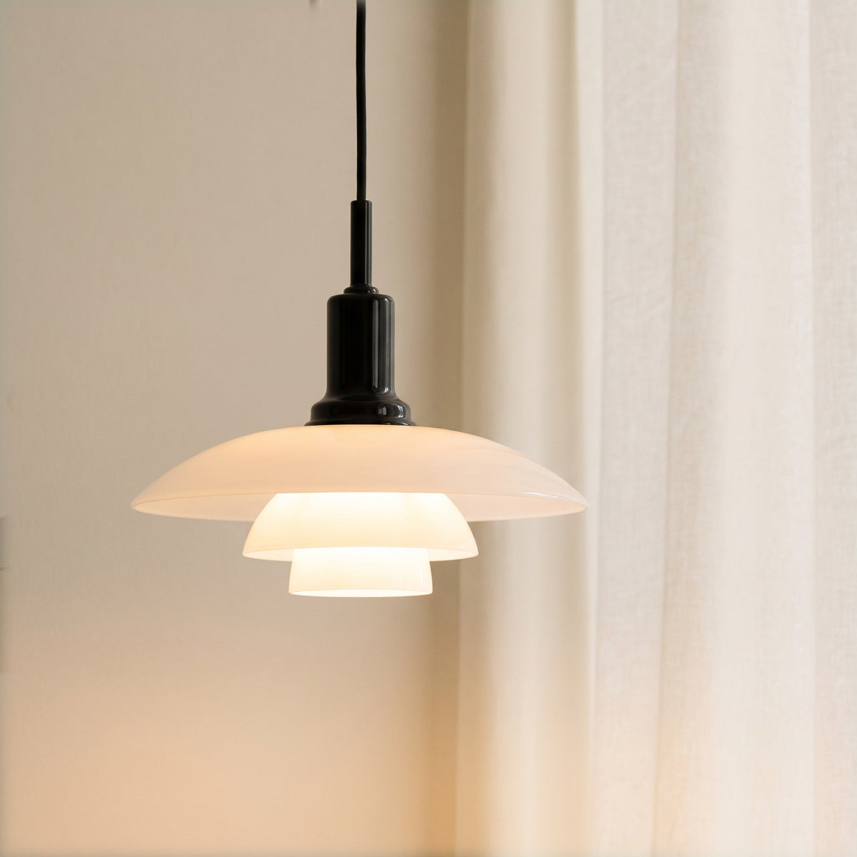 Skavera | Pendelleuchte im dänischen Design aus Glas und Metall, Ø 28,5 cm