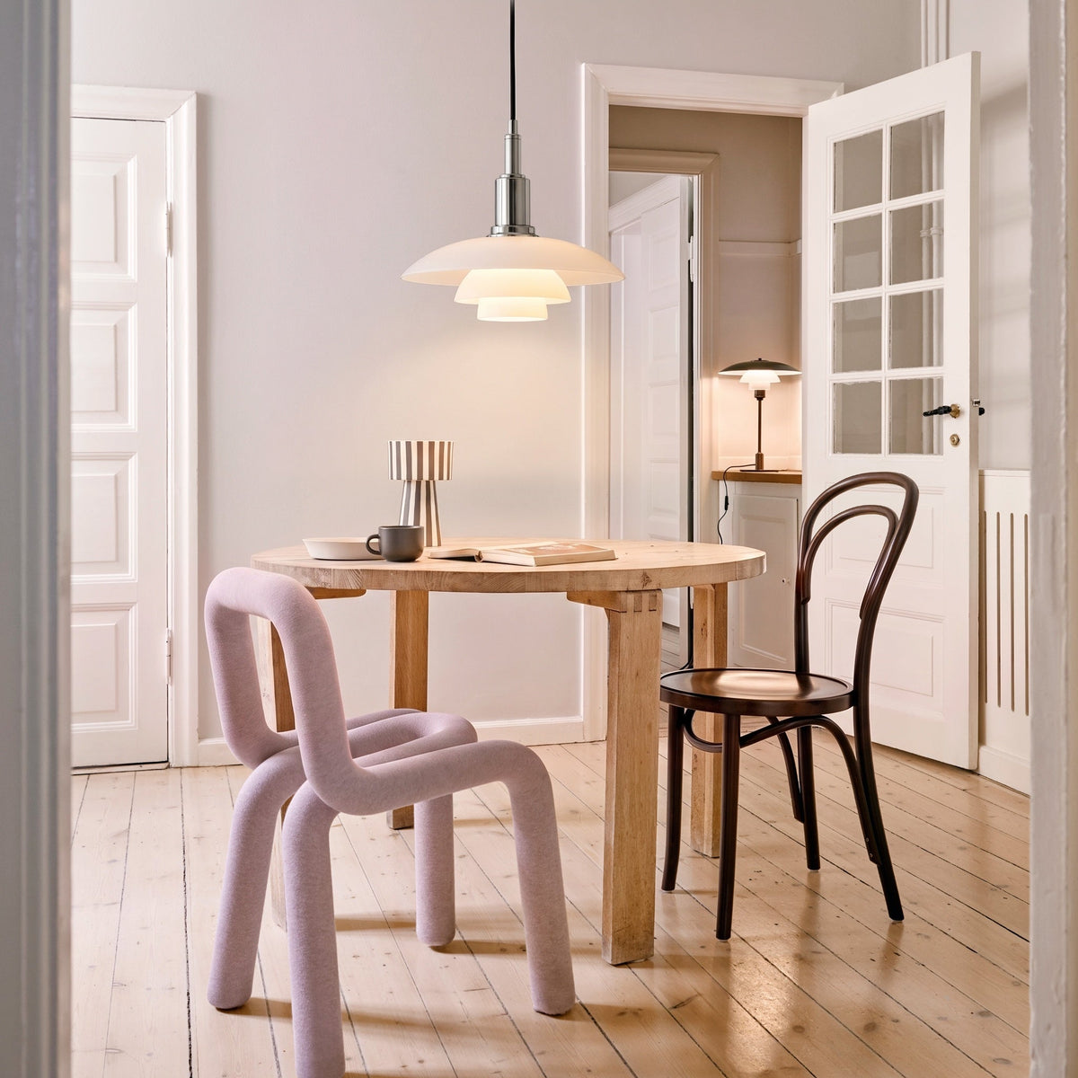 Skavera | Pendelleuchte im dänischen Design aus Glas und Metall, Ø 28,5 cm