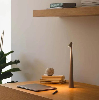 Corvela | Wiederaufladbare LED Tischlampe aus Polycarbonat, 3 Helligkeitsstufen