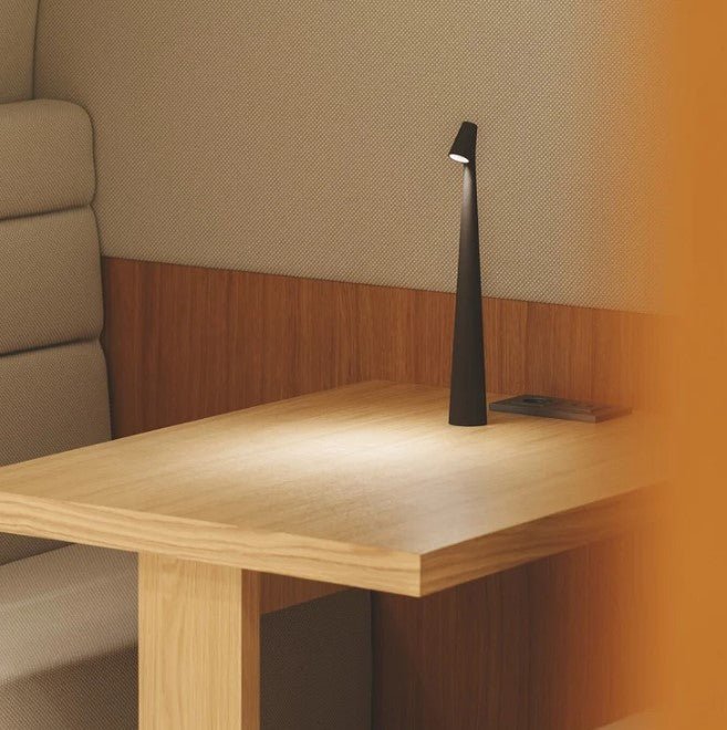 Corvela | Wiederaufladbare LED Tischlampe aus Polycarbonat, 3 Helligkeitsstufen