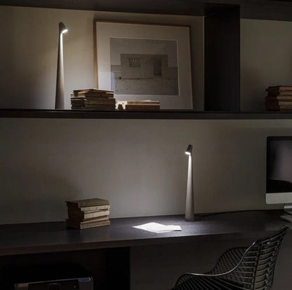 Corvela | Wiederaufladbare LED Tischlampe aus Polycarbonat, 3 Helligkeitsstufen