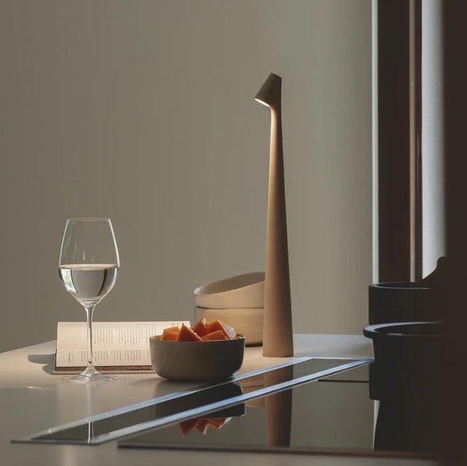 Corvela | Wiederaufladbare LED Tischlampe aus Polycarbonat, 3 Helligkeitsstufen
