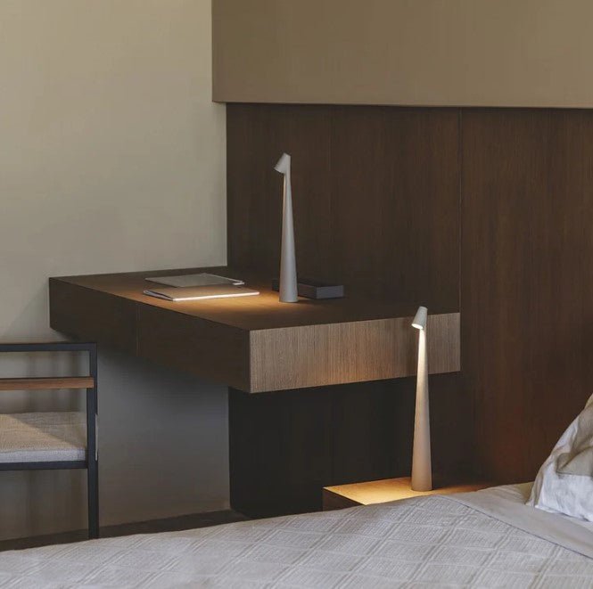 Corvela | Wiederaufladbare LED Tischlampe aus Polycarbonat, 3 Helligkeitsstufen