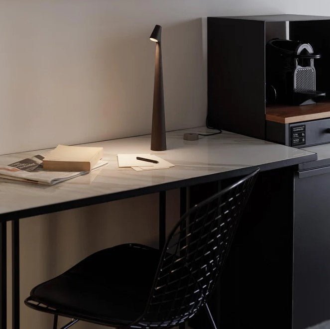 Corvela | Wiederaufladbare LED Tischlampe aus Polycarbonat, 3 Helligkeitsstufen