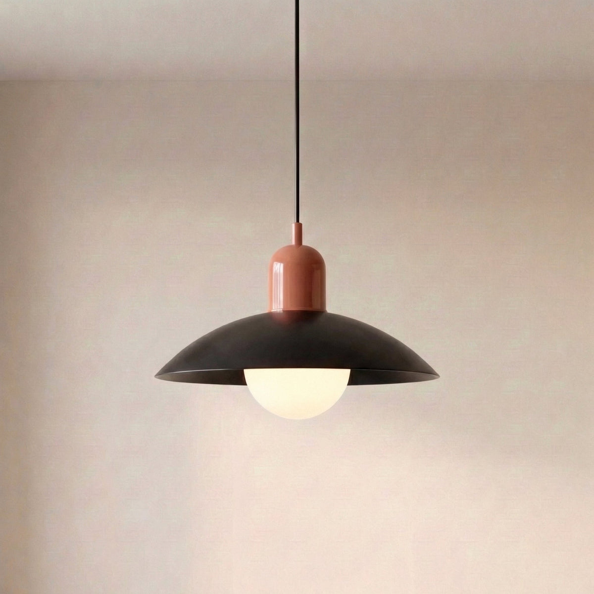 Dolcina | Pendelleuchte aus Eisen mit zweifarbigem Schirm, Ø 32 cm, 150 cm Kabel