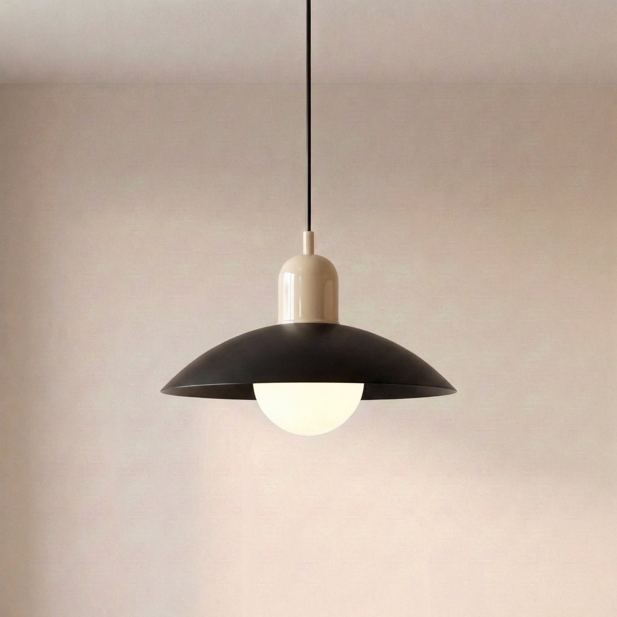 Dolcina | Pendelleuchte aus Eisen mit zweifarbigem Schirm, Ø 32 cm, 150 cm Kabel