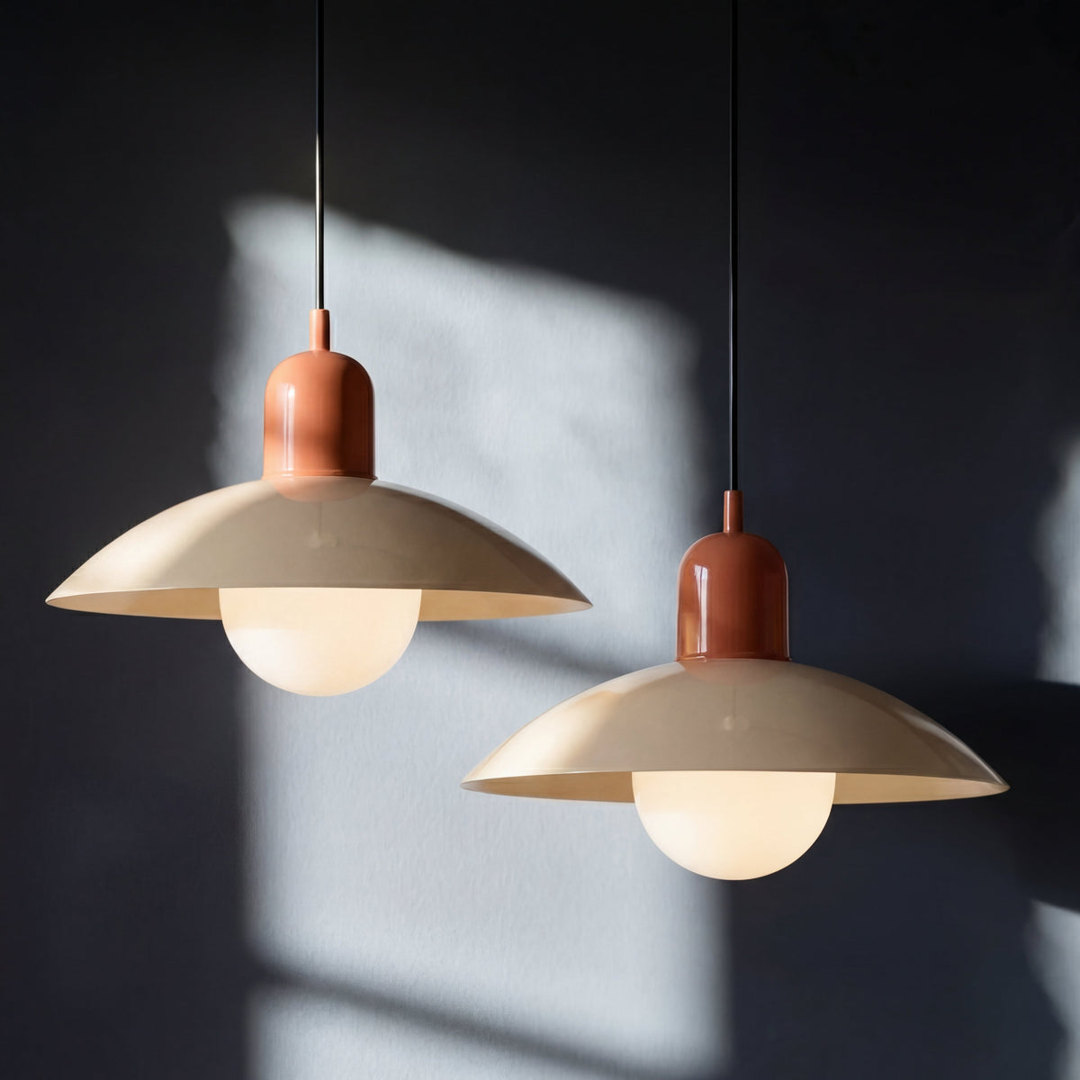 Dolcina | Pendelleuchte aus Eisen mit zweifarbigem Schirm, Ø 32 cm, 150 cm Kabel