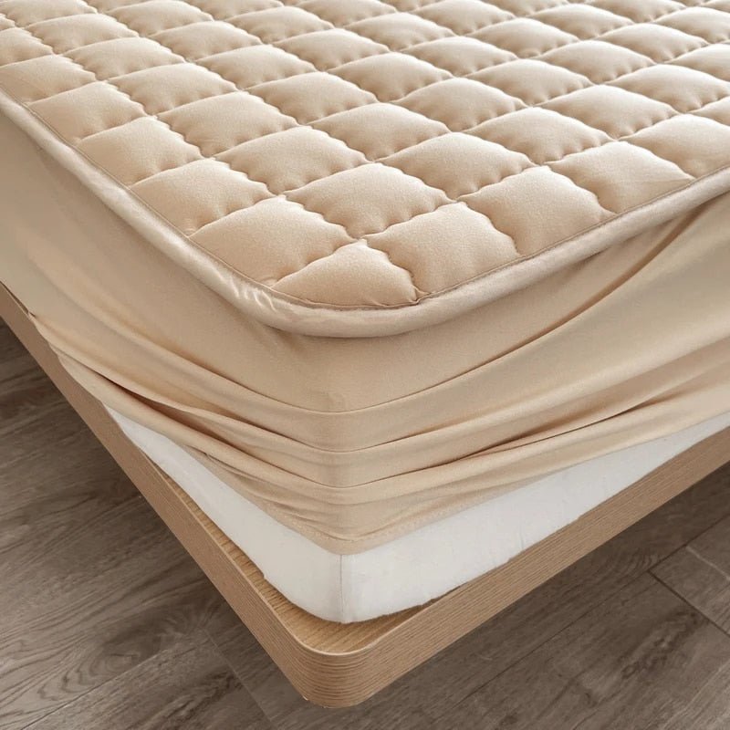 Waterproof mattress cover | Breathable mattress protector against liquids & stains