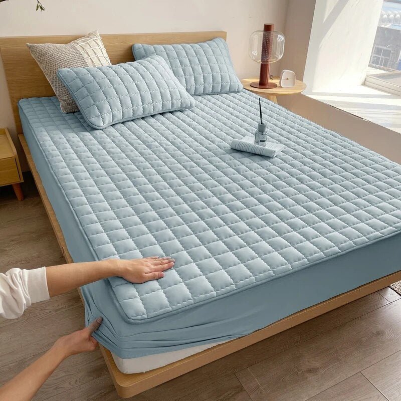Waterproof mattress cover | Breathable mattress protector against liquids & stains