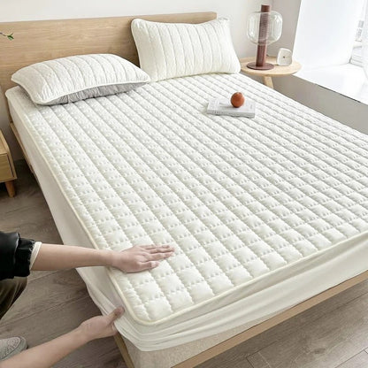 Waterproof mattress cover | Breathable mattress protector against liquids & stains