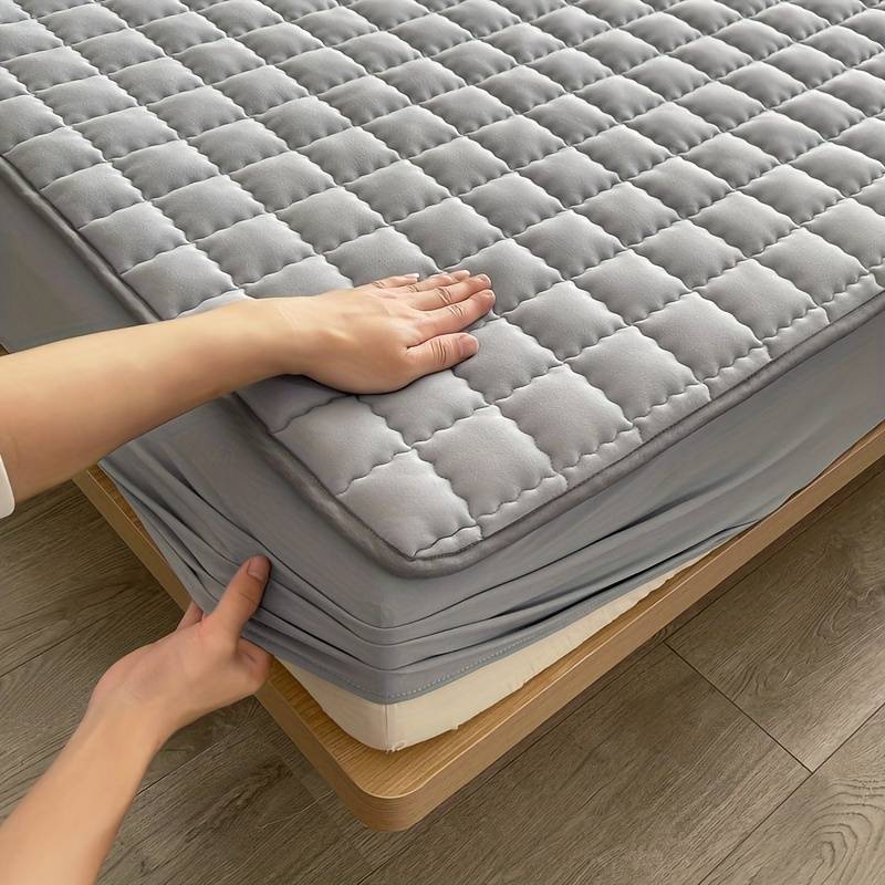 Waterproof mattress cover | Breathable mattress protector against liquids & stains