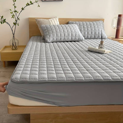 Waterproof mattress cover | Breathable mattress protector against liquids & stains
