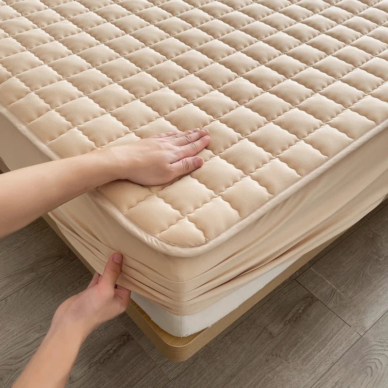 Waterproof mattress cover | Breathable mattress protector against liquids & stains
