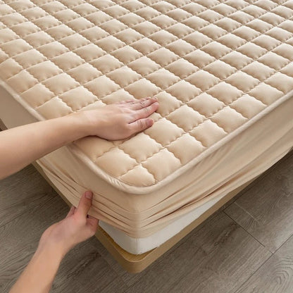 Waterproof mattress cover | Breathable mattress protector against liquids & stains