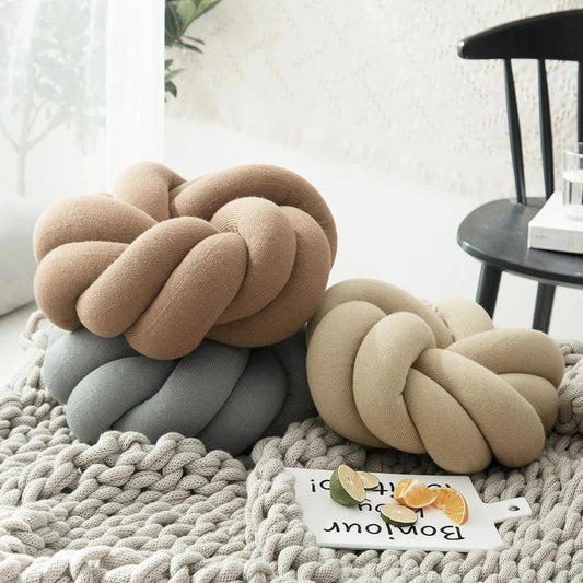 NordLoop Knotenkissen | Handgefertigtes Rundkissen im modernen Knotendesign