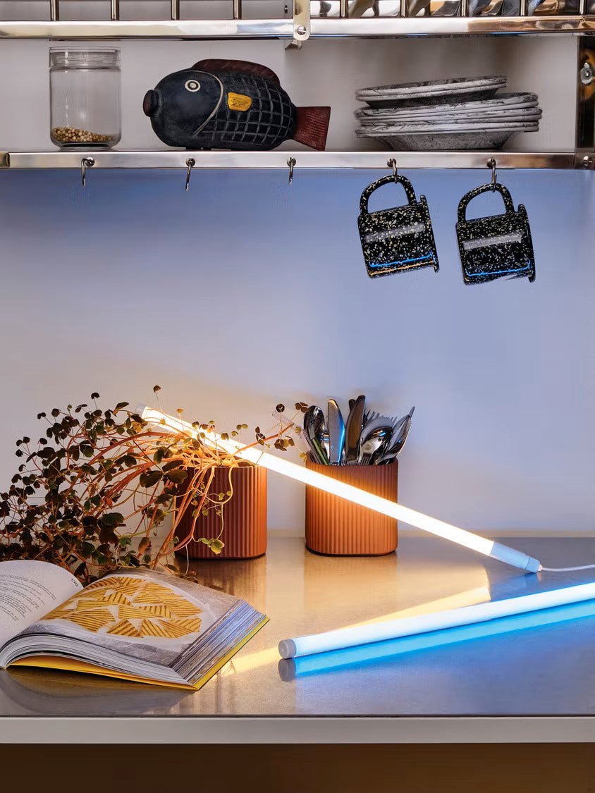 NeonArc | LED Stehlampe im Neonröhren-Look, IP65, mit USB oder Netzbetrieb
