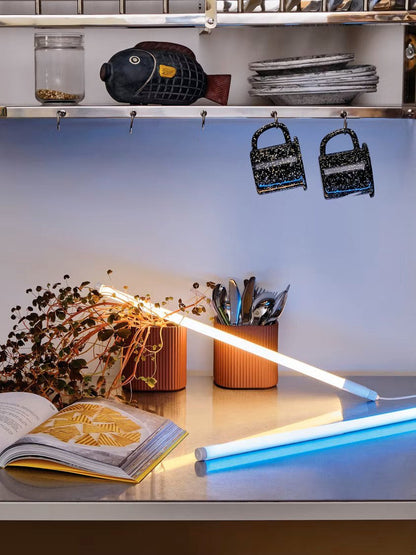 NeonArc | LED Stehlampe im Neonröhren-Look, IP65, mit USB oder Netzbetrieb