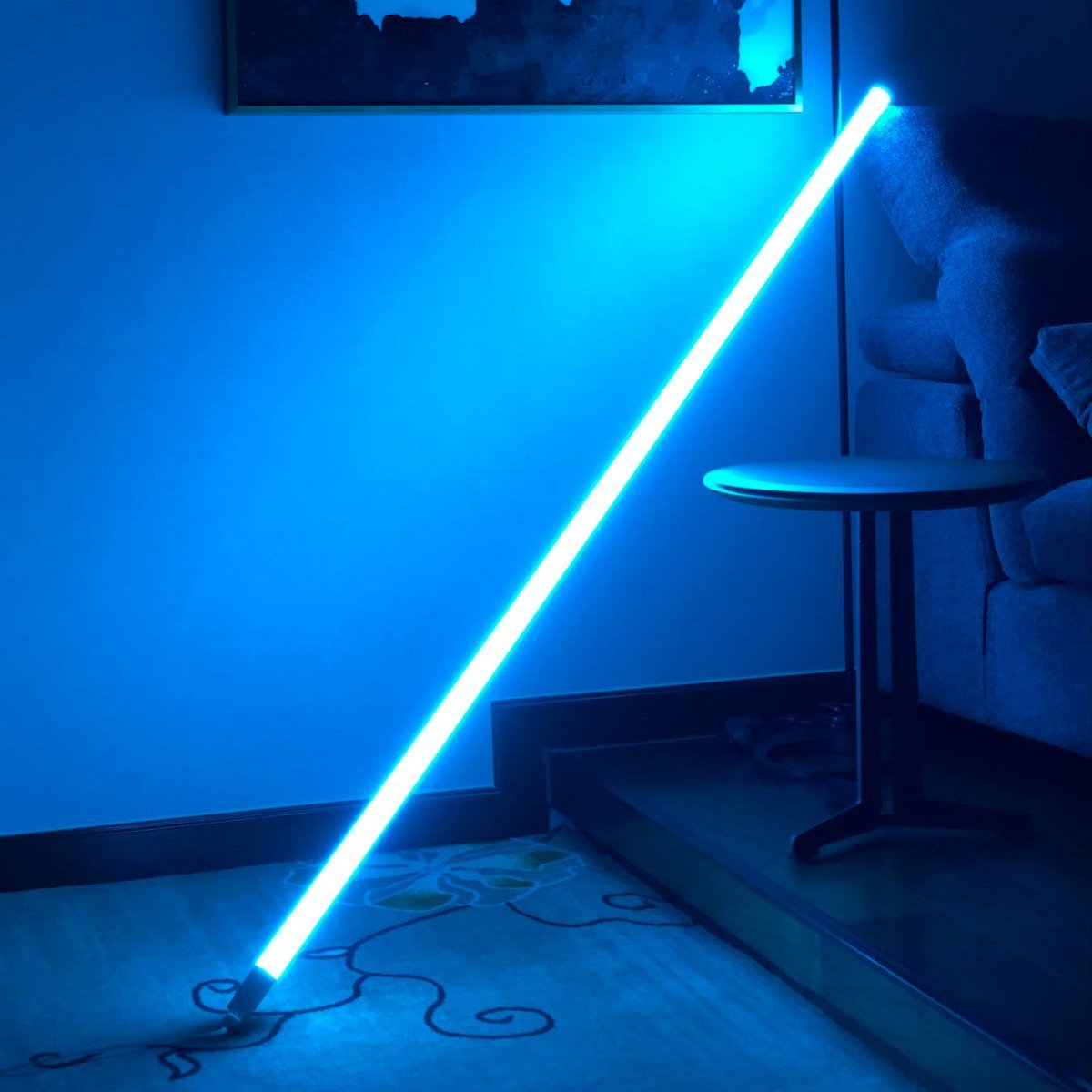 NeonArc | LED Stehlampe im Neonröhren-Look, IP65, mit USB oder Netzbetrieb