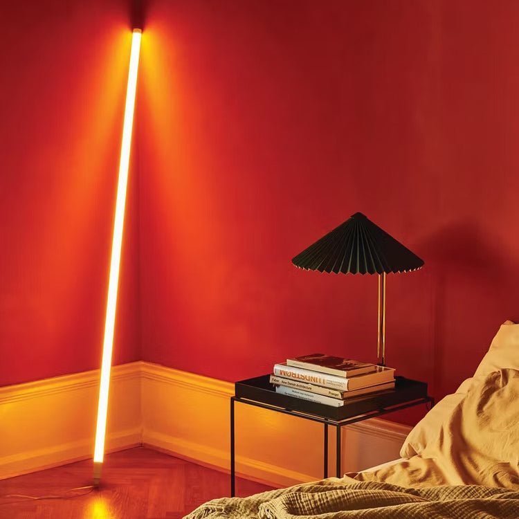 NeonArc | LED Stehlampe im Neonröhren-Look, IP65, mit USB oder Netzbetrieb