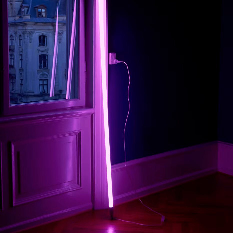 NeonArc | LED Stehlampe im Neonröhren-Look, IP65, mit USB oder Netzbetrieb