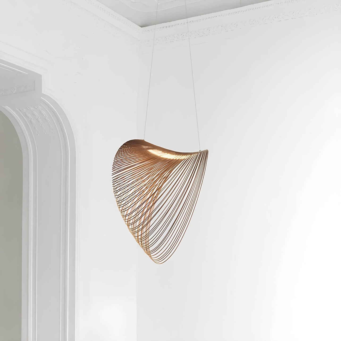 Amaris – Lampada a sospensione scandinava in metallo con dettaglio in legno di quercia per sala da pranzo & cucina