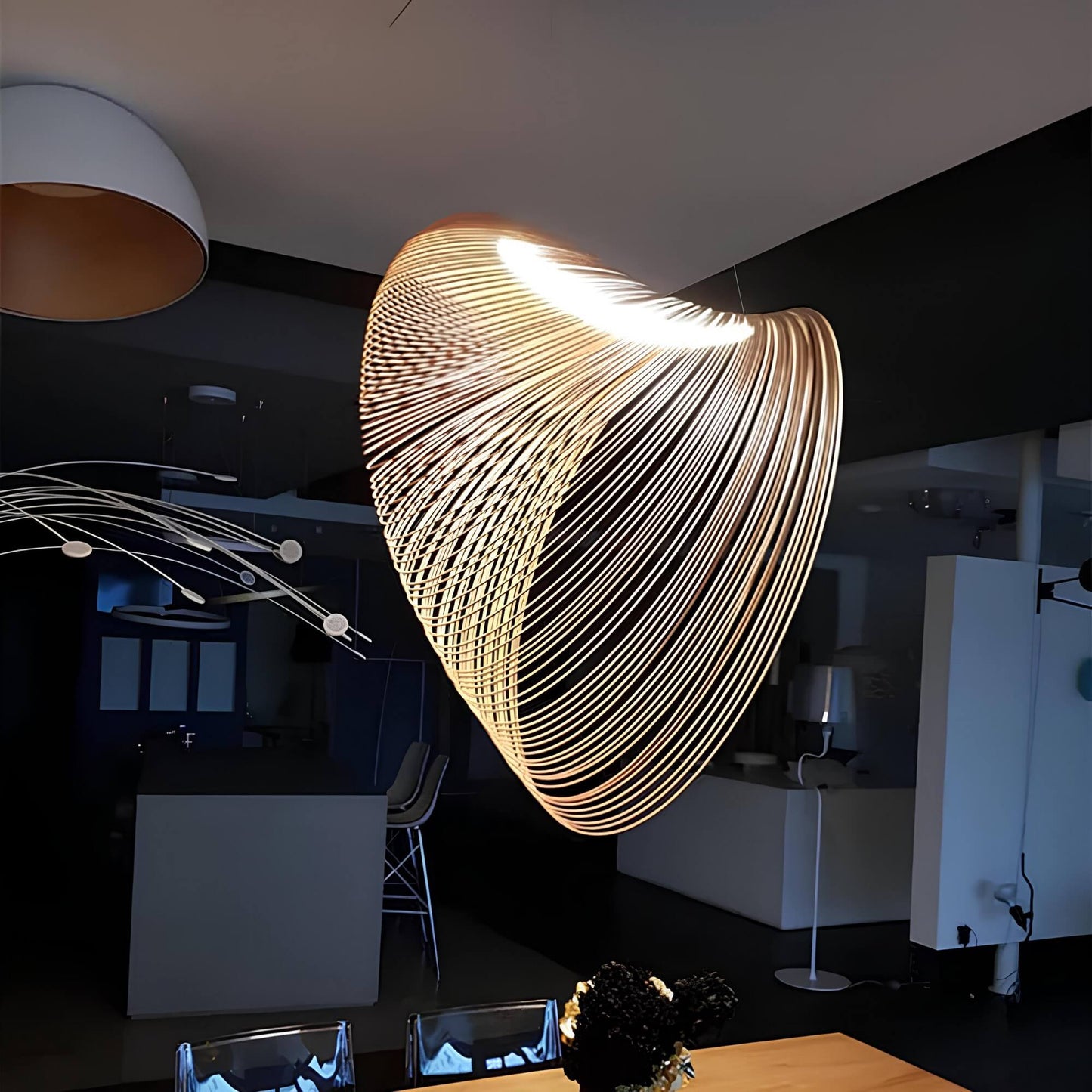 Amaris – Lampada a sospensione scandinava in metallo con dettaglio in legno di quercia per sala da pranzo & cucina