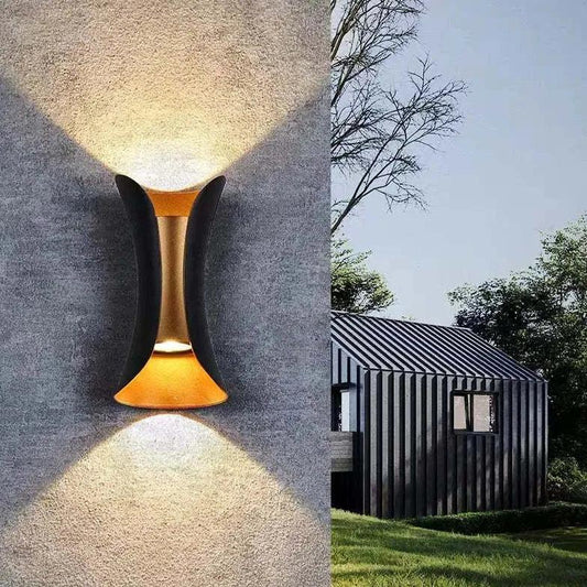 Nocturo Edge | Applique da esterno LED nera con accenti dorati e protezione IP65 contro le intemperie