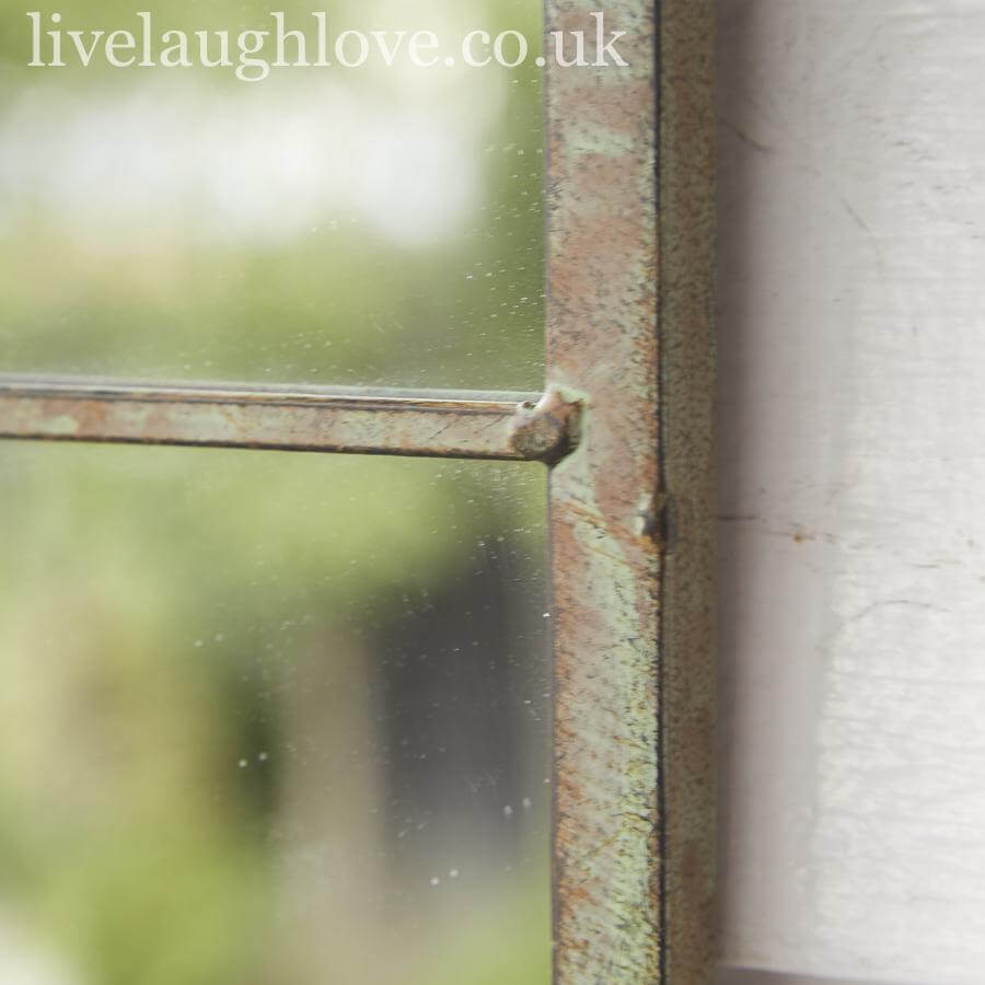 Fenwyra | Wandspiegel im Fensterlook mit Rundbogen und Metallrahmen, 77,5 cm