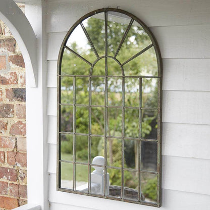 Fenwyra | Wandspiegel im Fensterlook mit Rundbogen und Metallrahmen, 77,5 cm