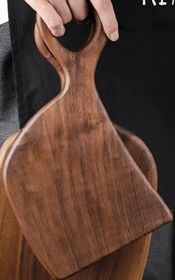 Lignara Zoë | Tagliere in legno di noce con foro per appendere